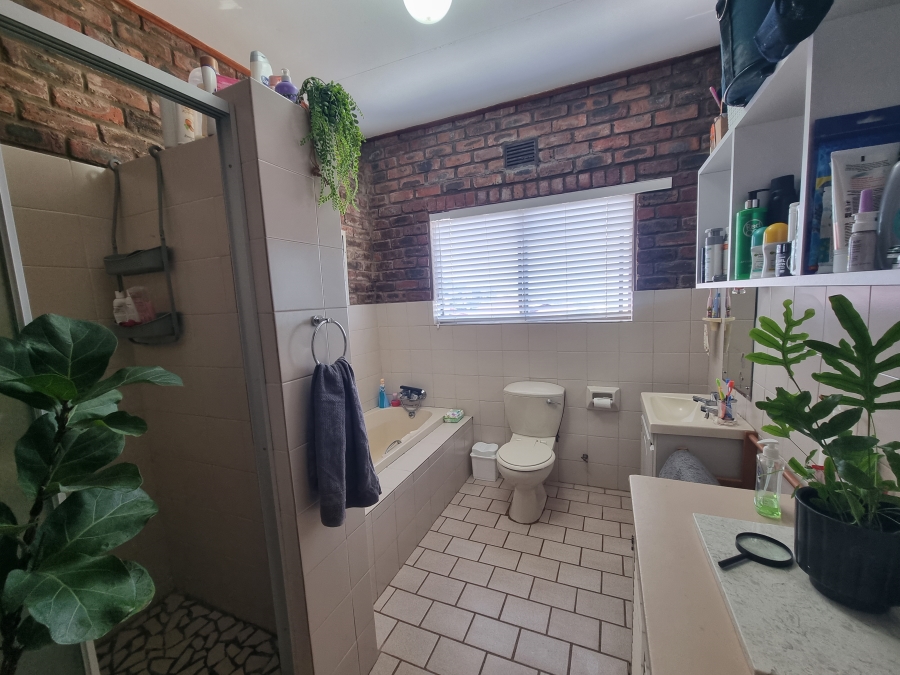 5 Bedroom Property for Sale in Dana Bay Western Cape